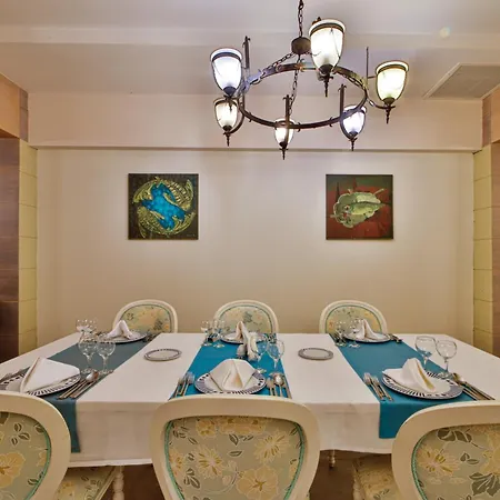 Aluna Hotel