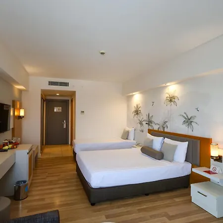 Aluna 5* Side