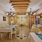 Aluna 5*